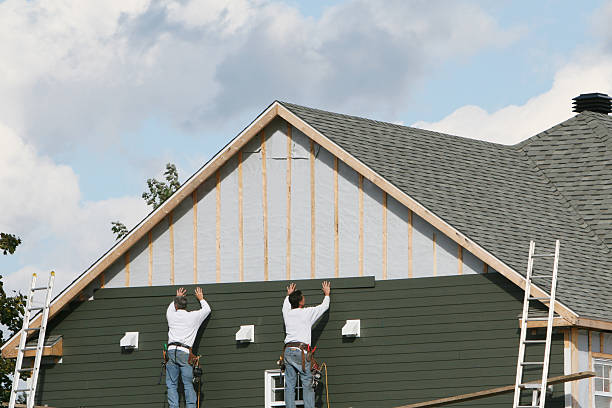 Professional Siding Contractor technician working in Western Springs, IL